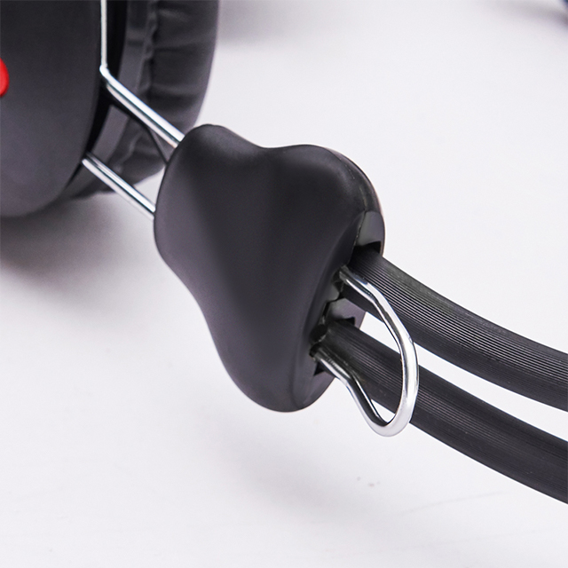 তারযুক্ত হেডফোন